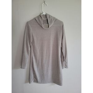 Grey ribbed turtleneck